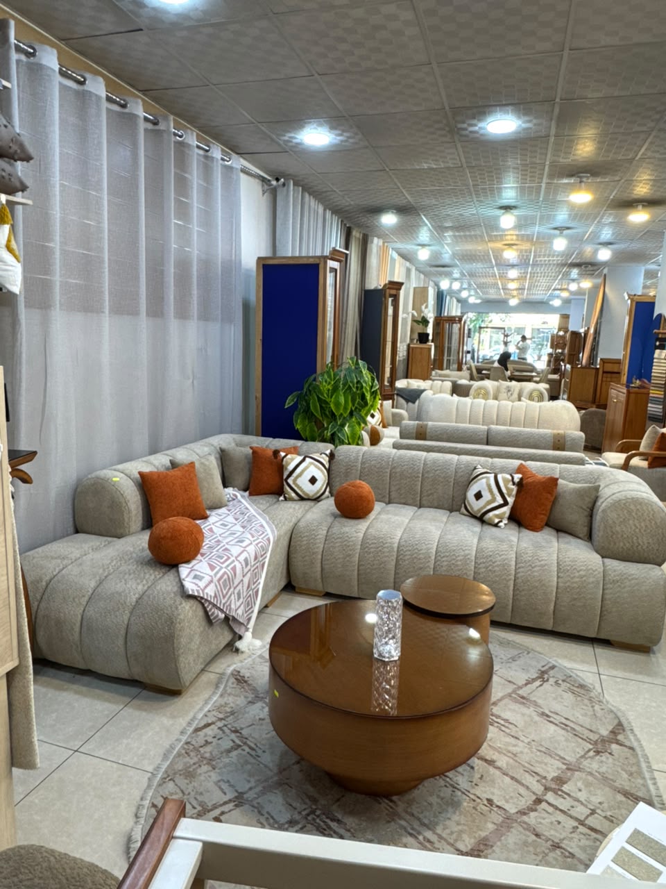 Salon Arina L
